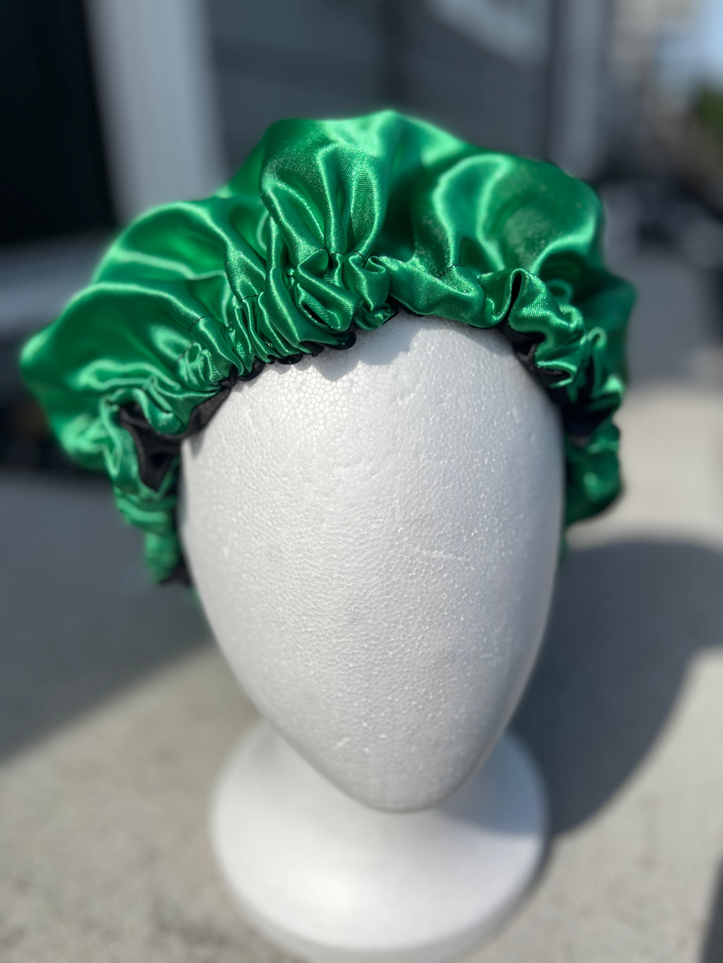 Unisex - No Ruffle Green & Black Reversible Bonnet