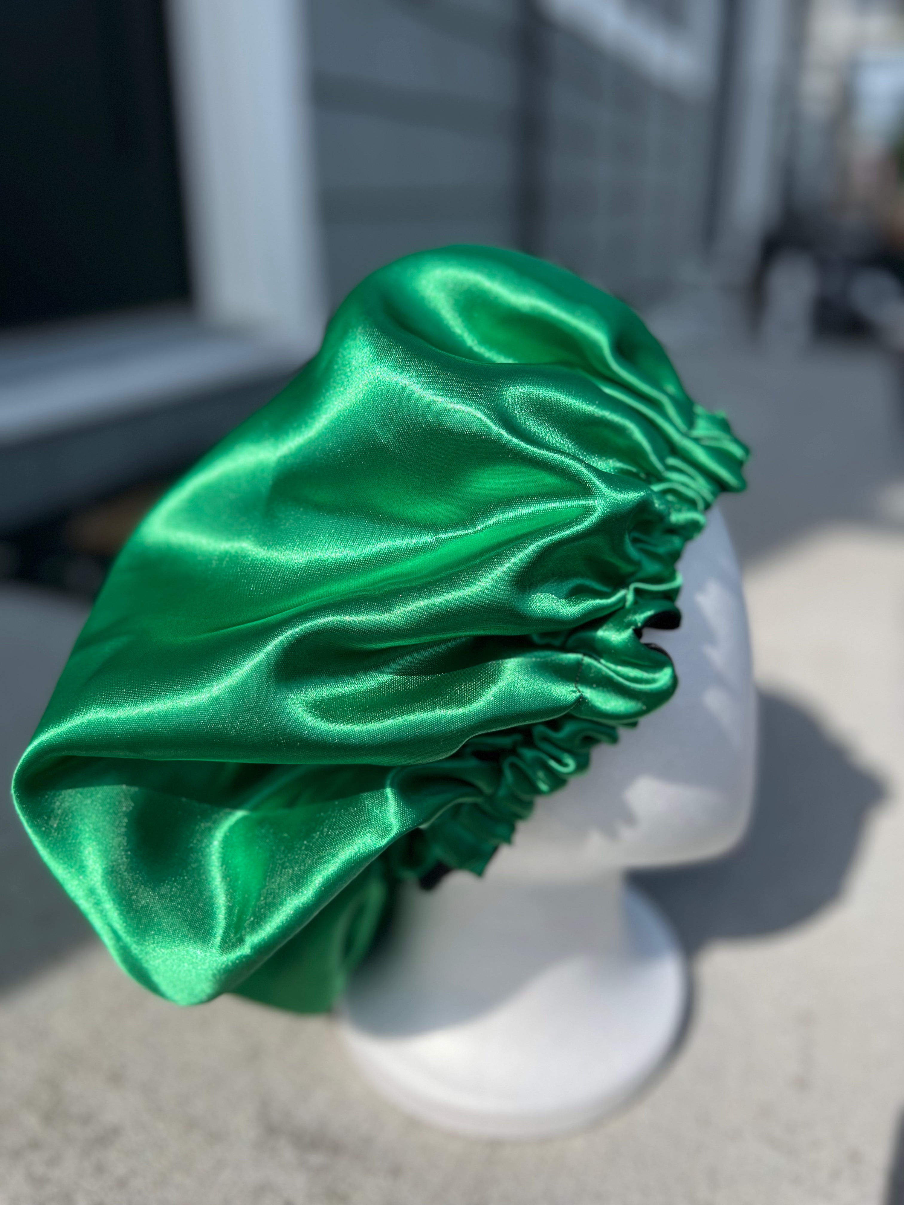 Unisex - No Ruffle Green & Black Reversible Bonnet