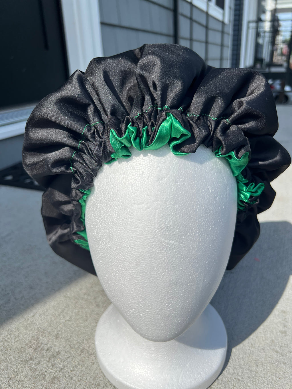 Unisex - No Ruffle Green & Black Reversible Bonnet